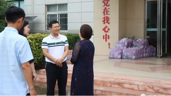 祥符區(qū)總工會(huì)走訪(fǎng)青天偉業(yè)開(kāi)展夏日送清涼活動(dòng)